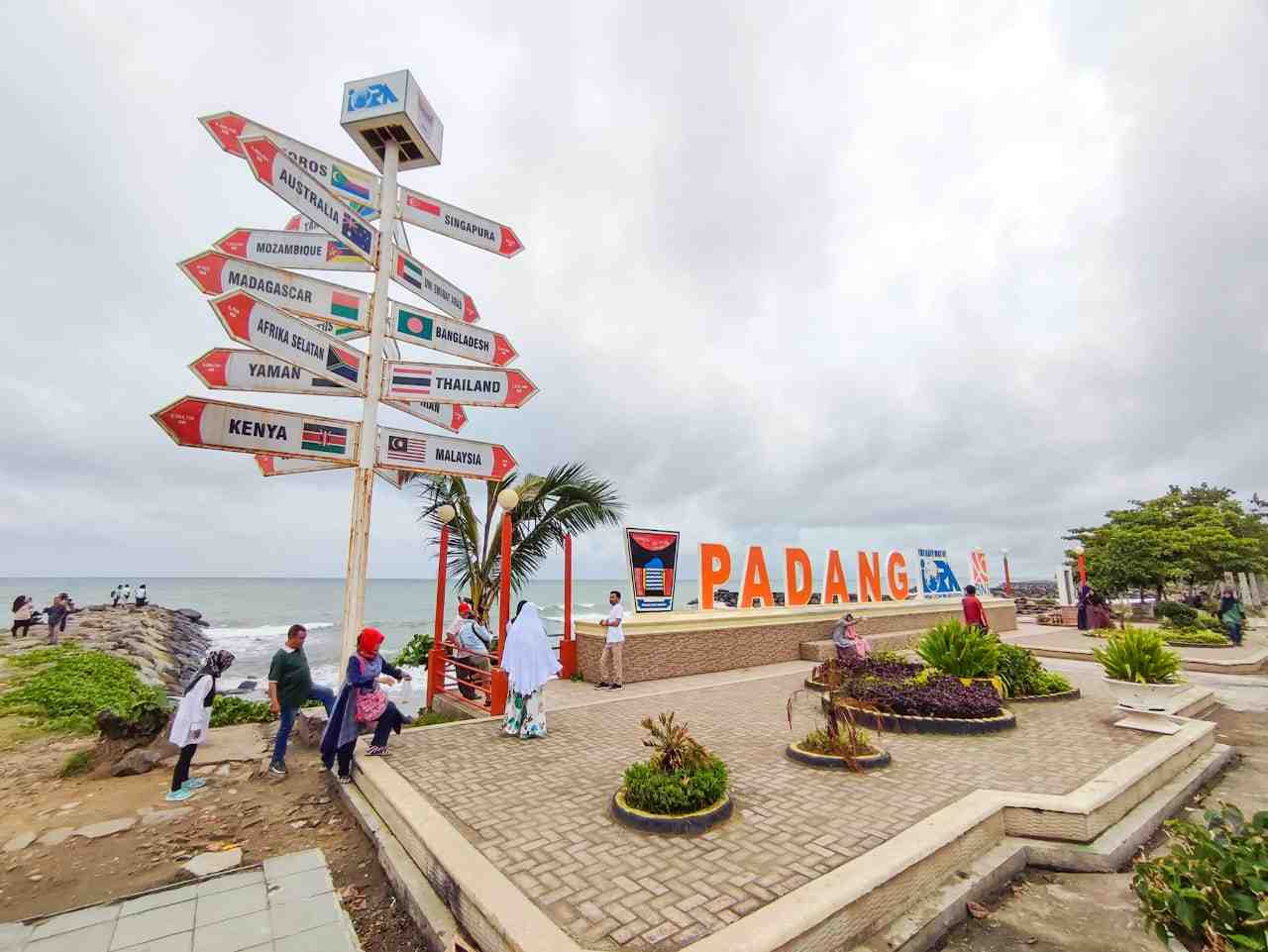 Pergi ke Padang Naik Hiace Eksekutif 8 Kursi, Super Nyaman!